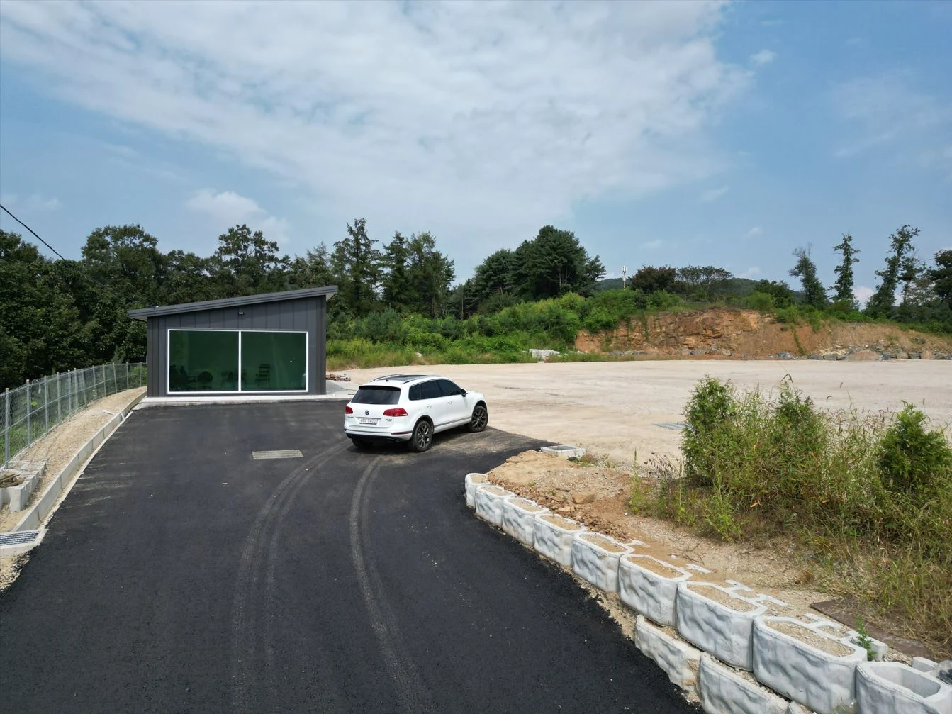 LASTPOINT 부지 입구